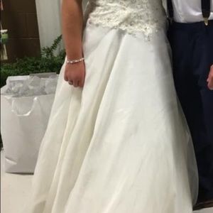 Wedding Dress Size 16 great condition  $400 OBO